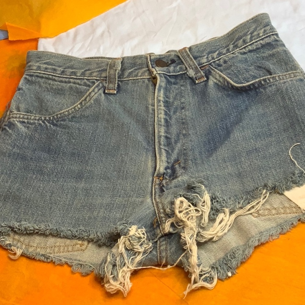 Levi’s short shorts